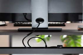 Bilgisayar Masalarında Düzeni Sağlayan Kablo Yönetimi ve Düzenleyici Aparatlar