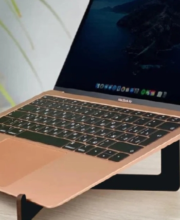 Evden Çalışanlar İçin Konfor Sunan Yüksekliği Ayarlanabilir Laptop Standları