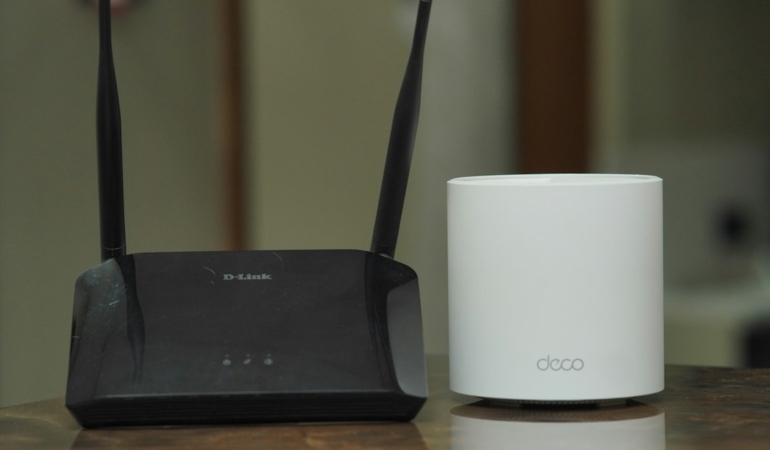 Çift bantlı kablosuz modem ve bağlı cihazlar (temsili görsel)