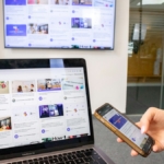 HDMI kablosuyla televizyona bağlanmış dizüstü bilgisayar (temsili görsel)