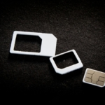 SIM kart tepsisi açık akıllı telefon (temsili görsel)