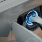 Şarj istasyonunda şarj olan elektrikli araç (temsili görsel)