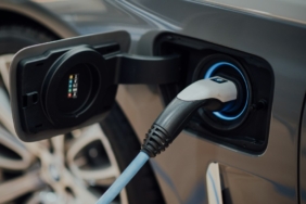Evde şarj edilen elektrikli otomobil (temsili görsel)