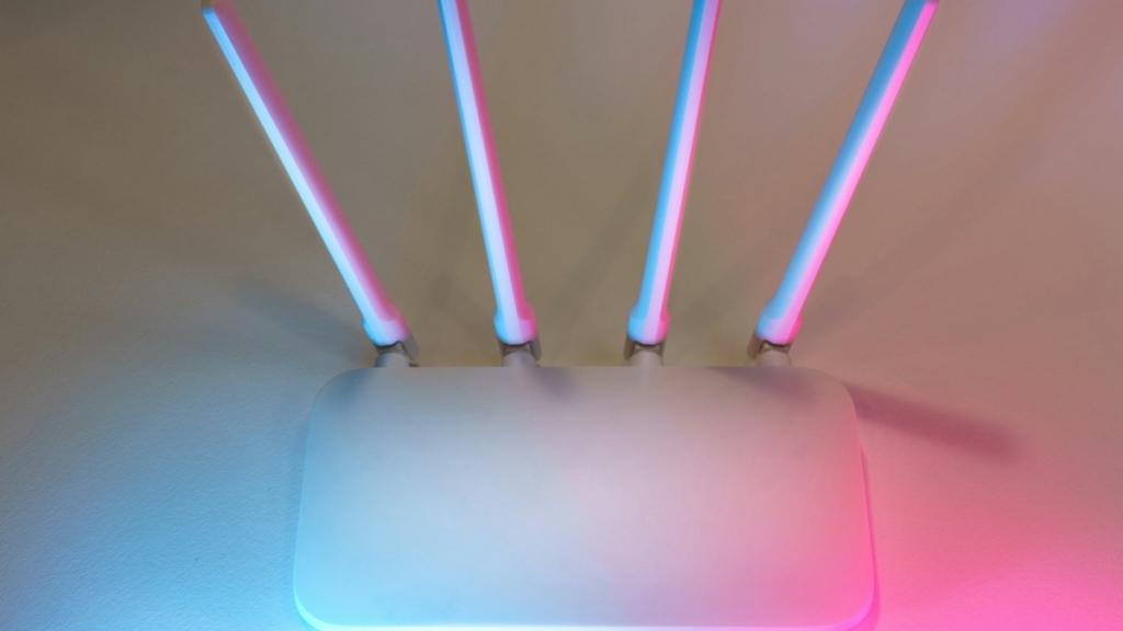 Evin ortasına yerleştirilmiş kablosuz modem (temsili görsel)