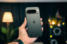 Düz arka yüzeyli orta segment akıllı telefon (temsili görsel)