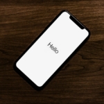 Sade tasarımlı tek kameralı akıllı telefon (temsili görsel)