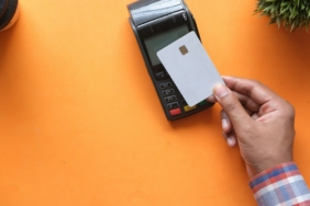 Ödeme terminaline yaklaştırılan akıllı telefon (temsili görsel)