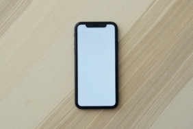 Canlı renkler gösteren akıllı telefon ekranı (temsili görsel)