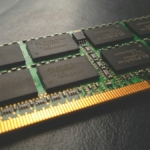 Dizüstü bilgisayarlarda kullanılan SODIMM RAM modülü