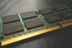 Dizüstü bilgisayarlarda kullanılan SODIMM RAM modülü