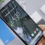 Akıllı telefon ekranında kaydırma hareketi (temsili görsel)