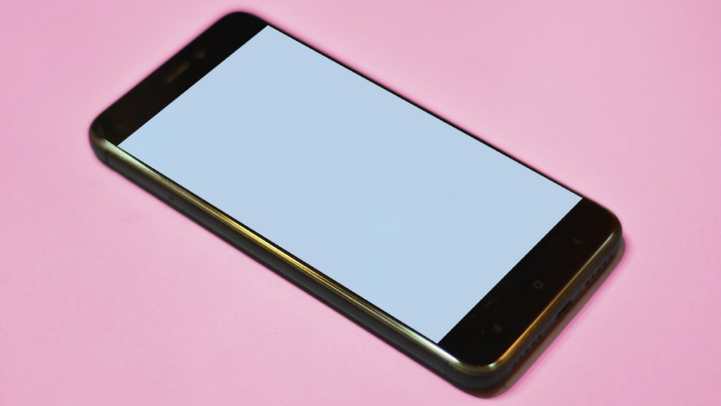 Masada duran siyah Android akıllı telefon