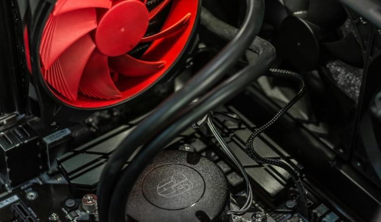 İşlemci üzerine uygulanmış termal macun (temsili görsel)