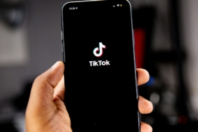Telefonda kısa video izleyen kullanıcı (temsili görsel)