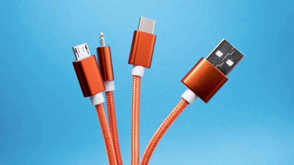 Farklı uçlara sahip USB kabloları (temsili görsel)