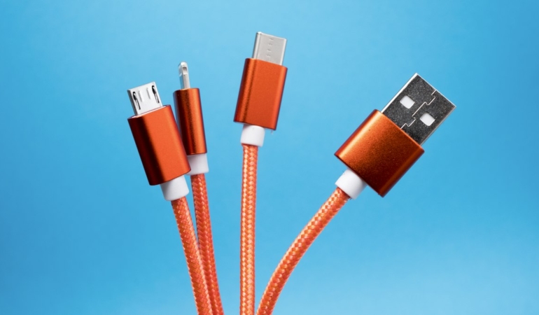 Farklı uçlara sahip USB kabloları (temsili görsel)