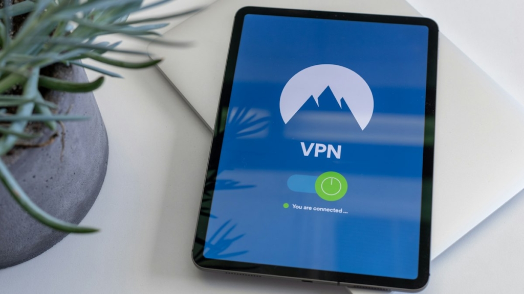 Dizüstü bilgisayarda güvenli internet bağlantısı (temsili görsel)