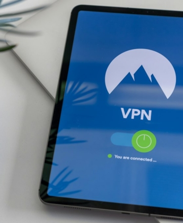 Dizüstü bilgisayarda güvenli internet bağlantısı (temsili görsel)