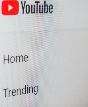 Kamera karşısında video çeken içerik üreticisi (temsili görsel)
